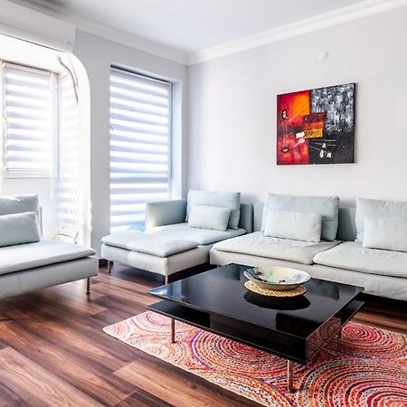 Sleek Flat 50 M To Bull Statue In Kadikoy Apartment Istanbul Ngoại thất bức ảnh