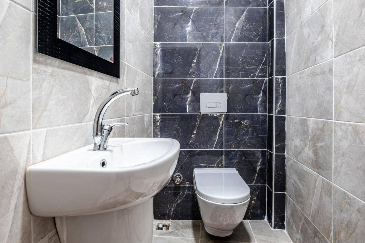 Sleek Flat 50 M To Bull Statue In Kadikoy Apartment Istanbul Ngoại thất bức ảnh